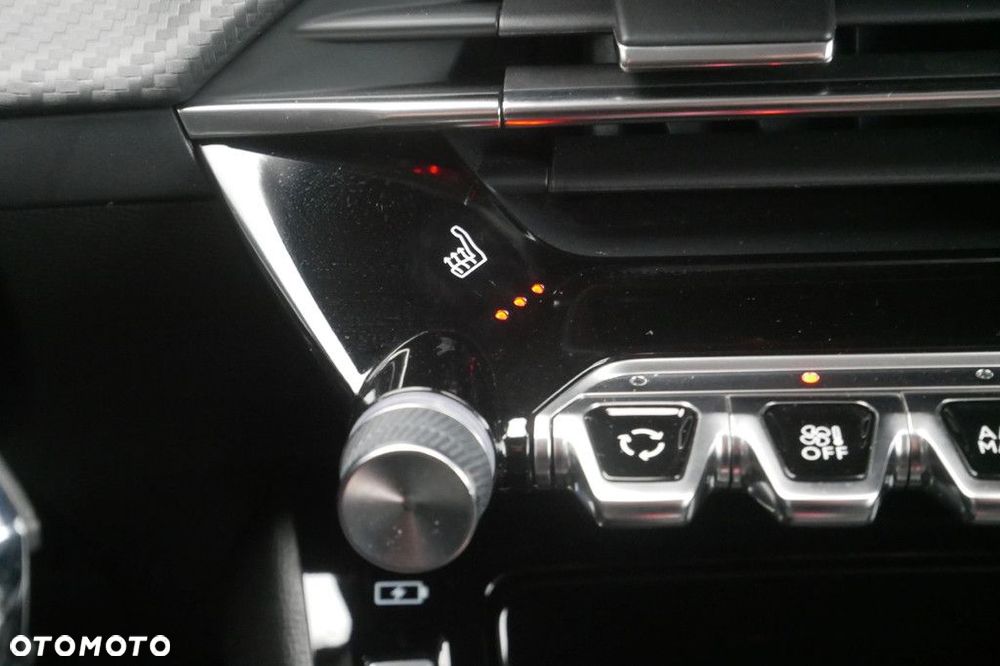 Peugeot 2008 1.2 PureTech Allure S&S - 21