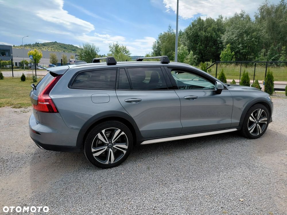Volvo V60 Cross Country B5 B AWD Plus - 3