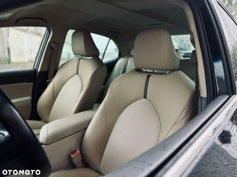 Toyota Camry 2.5 Hybrid Executive CVT - 22
