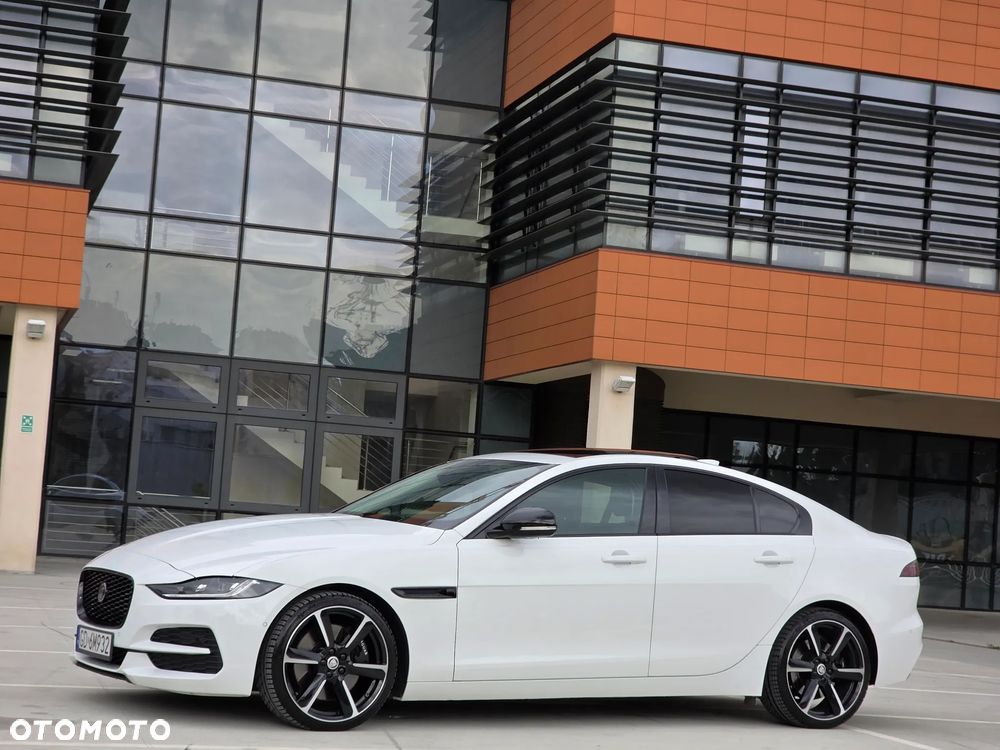 Jaguar XE 2.0 D180 R-Dynamic S - 22
