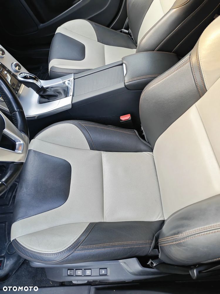 Volvo V60 Cross Country - 14