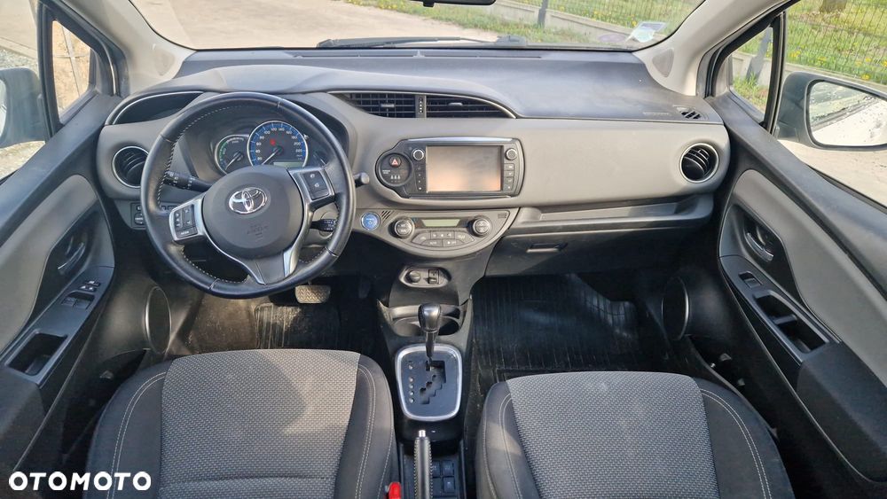 Toyota Yaris 1.5 VVT-i Lounge - 4