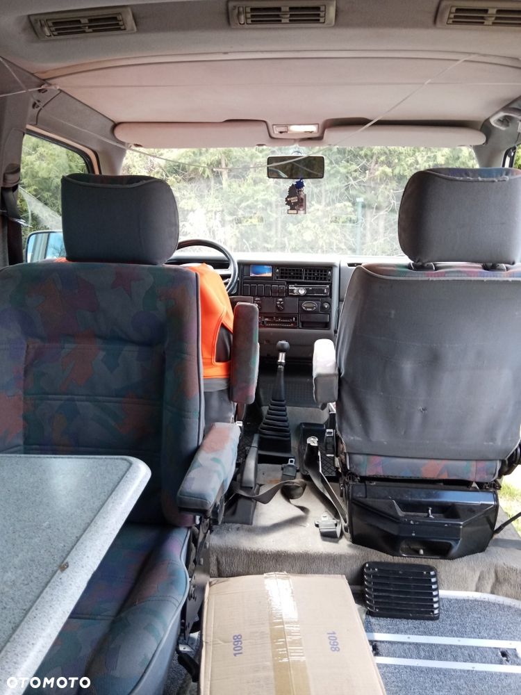Volkswagen Multivan - 2