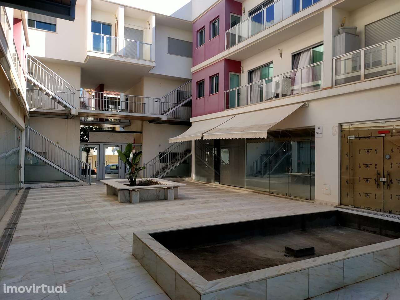 Loja com 166.12 m2 em Guia, Albufeira - Grande imagem: 2/14