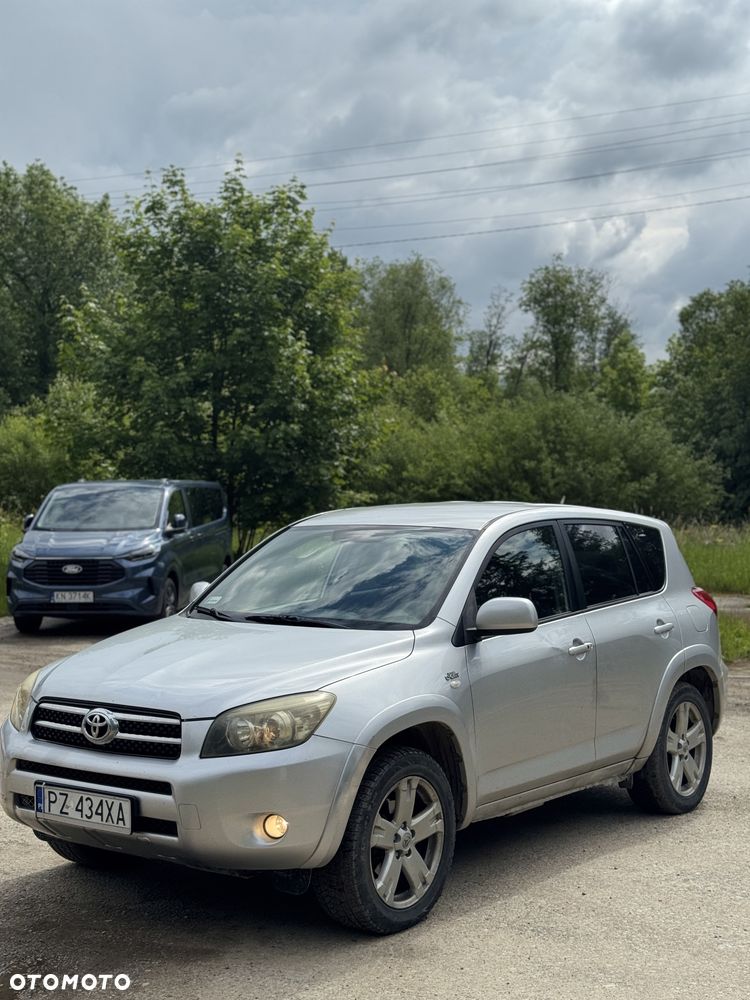 Toyota RAV4 - 1
