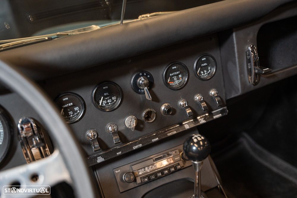 Jaguar E-Type - 17
