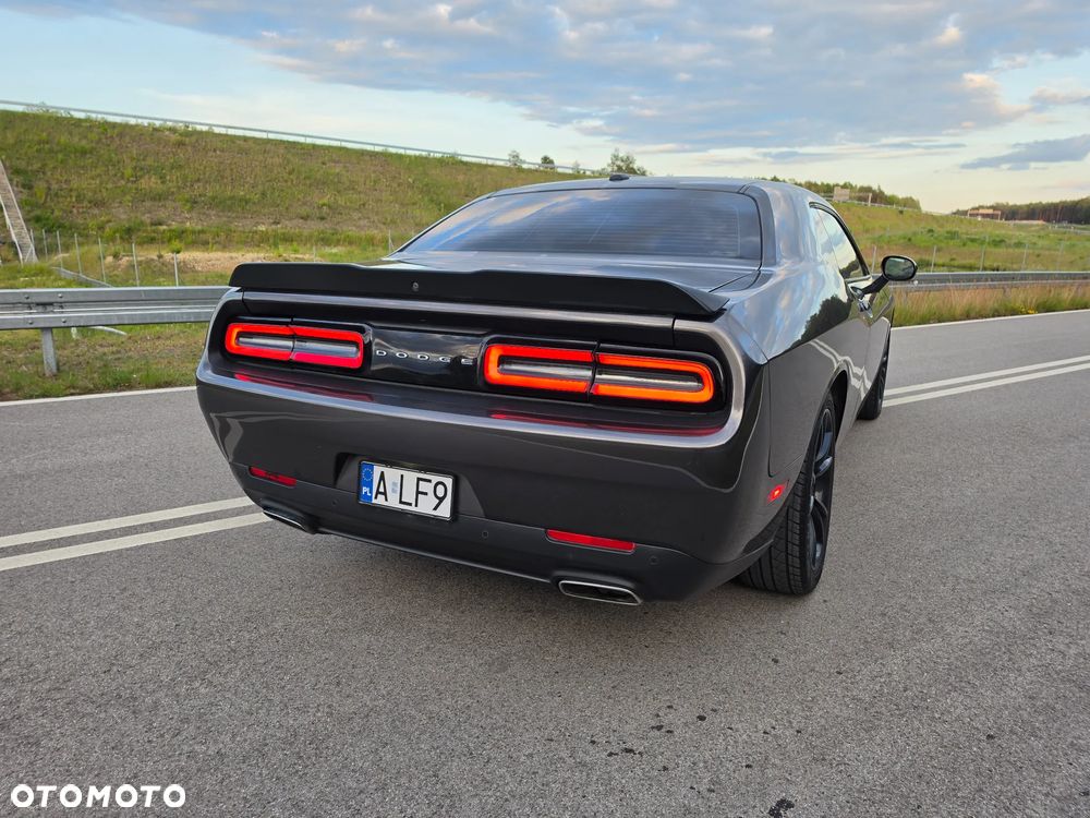 Dodge Challenger - 7