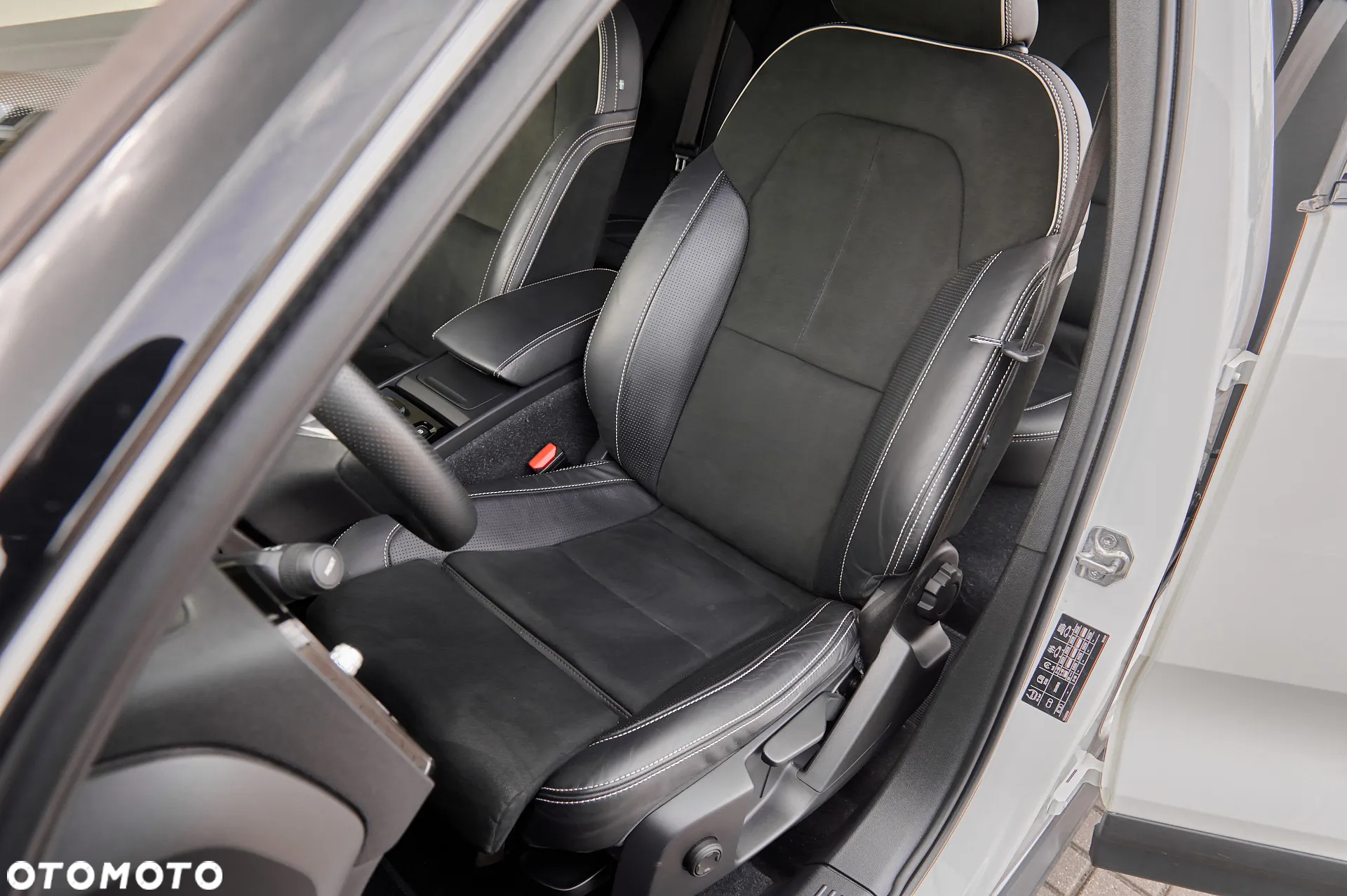 Volvo XC 40 T3 R-Design - 5
