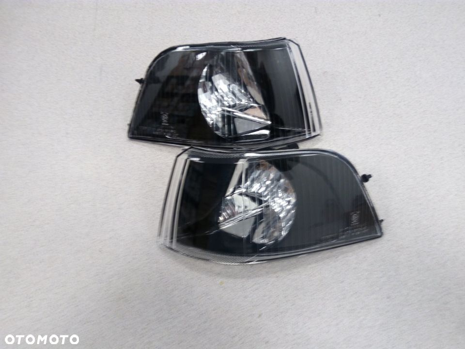 KIERUNKOWSKAZ VOLVO CZARNY V40 S40 2000-2003 NOWY - 1