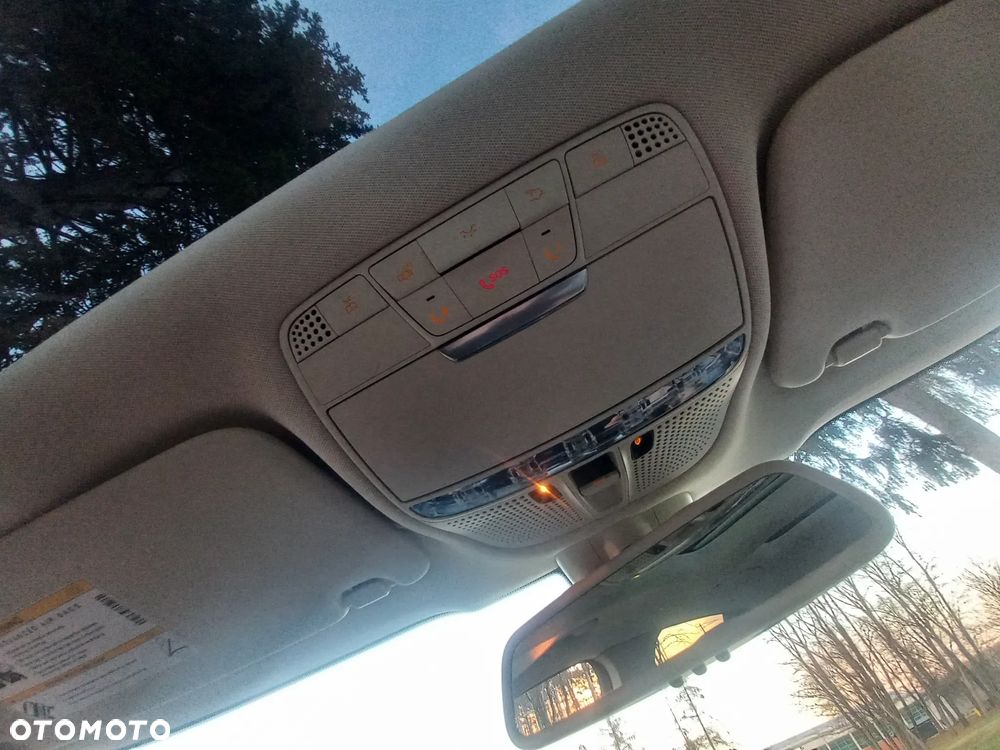 Mercedes-Benz GLC - 32