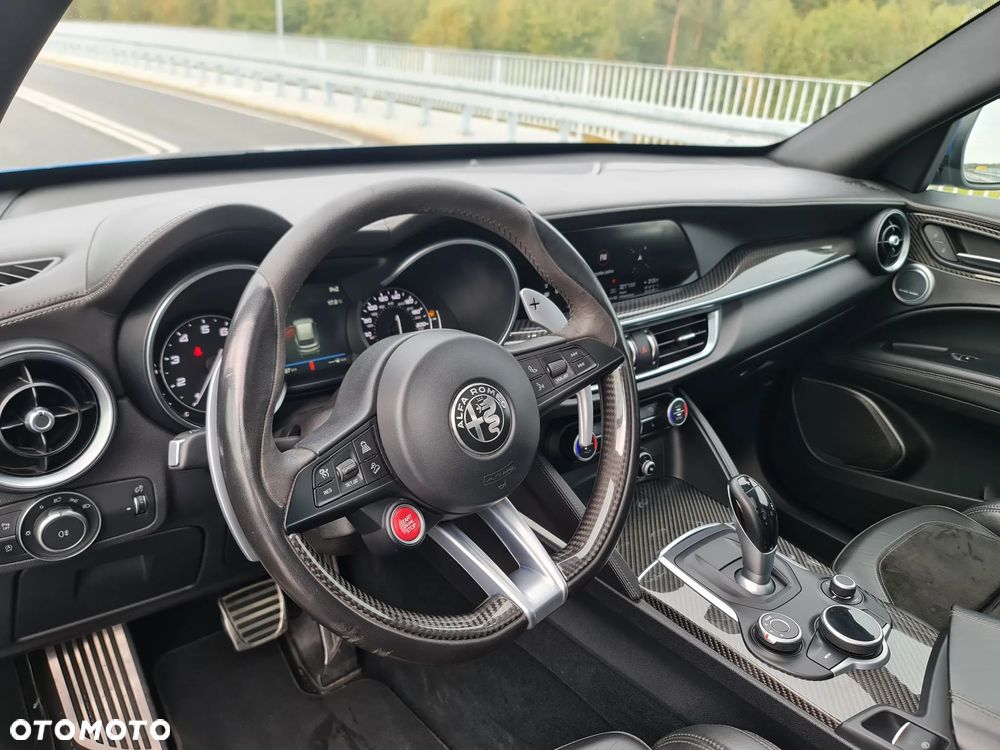 Alfa Romeo Stelvio V6 2.9 Bi-Turbo AT8-Q4 Quadrifoglio - 22