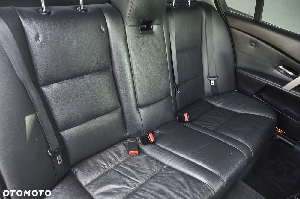 BMW Seria 5 525i - 28