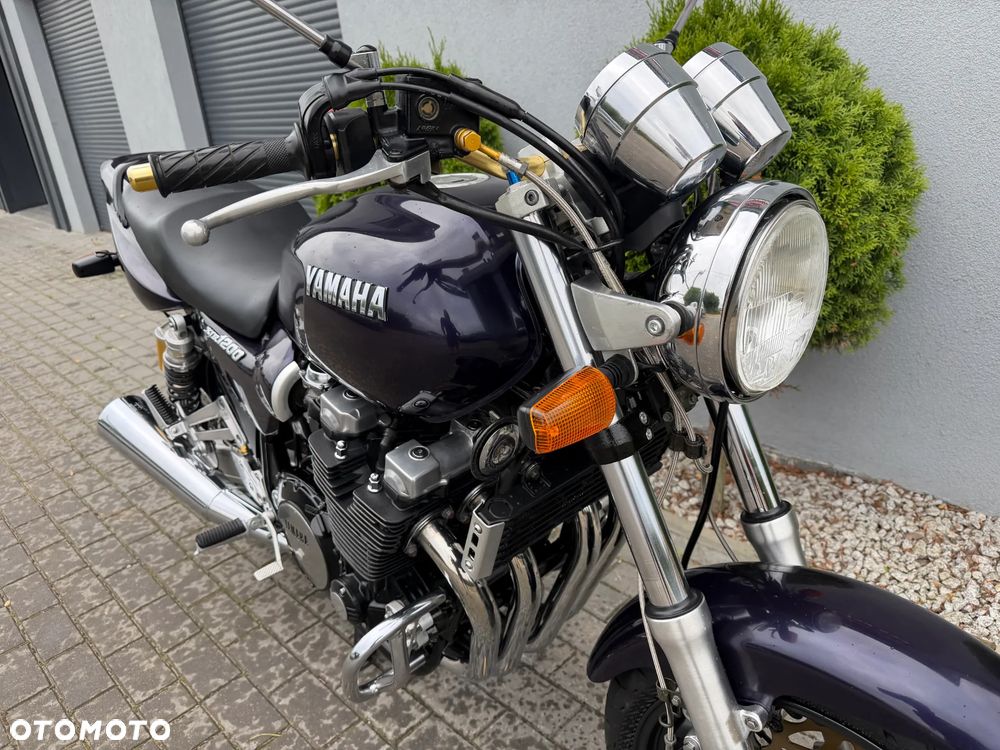 Yamaha XJR - 24