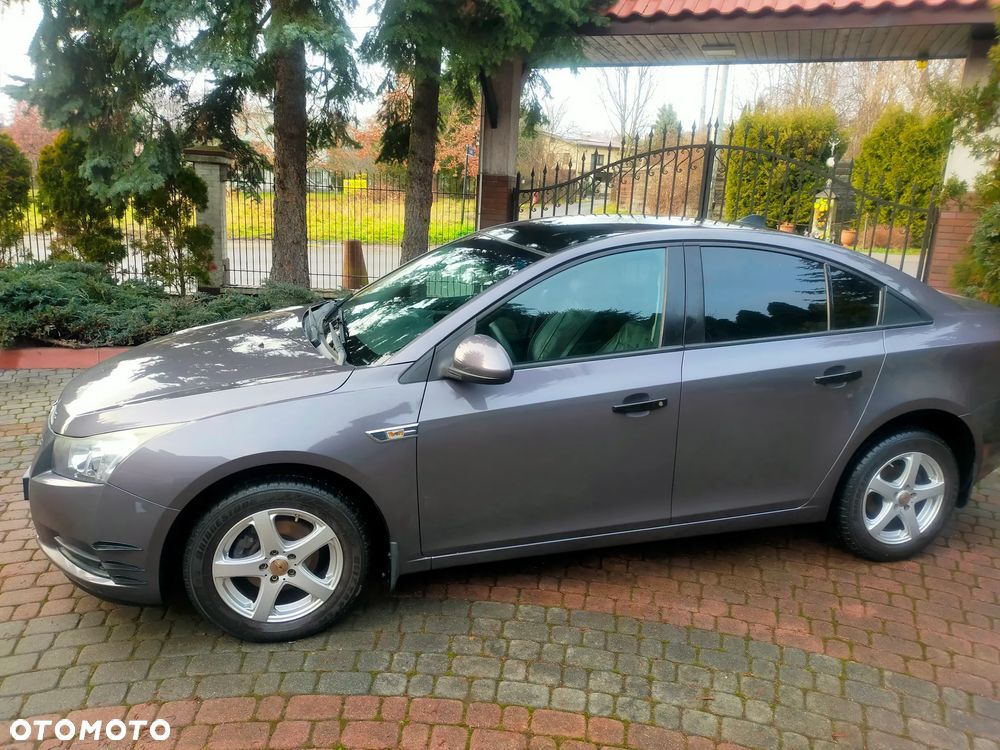 Chevrolet Cruze 1.6 LS - 2
