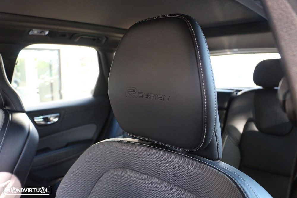 Volvo XC 60 2.0 T8 PHEV R-Design AWD - 27