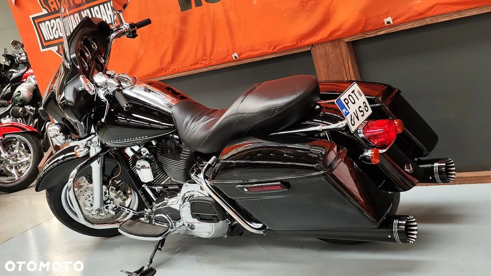 Harley-Davidson CVO Street Glide - 8