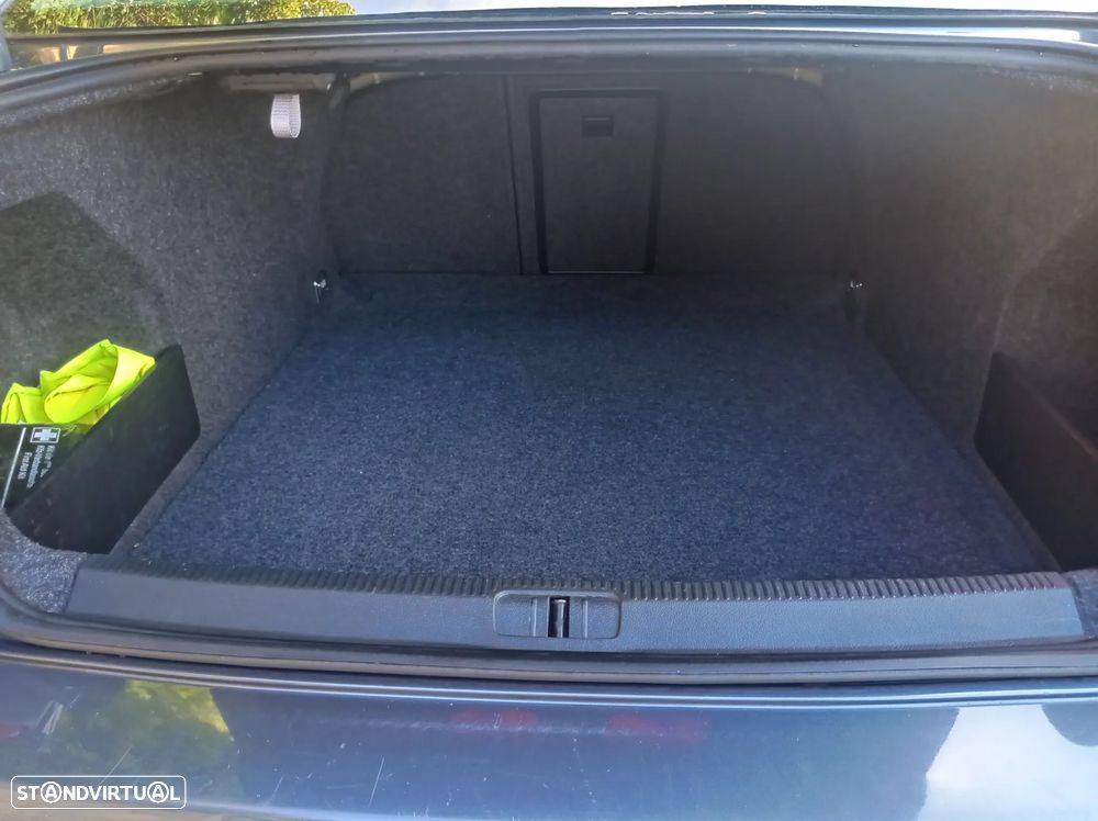 VW Passat 2.0 TDI Highline - 17
