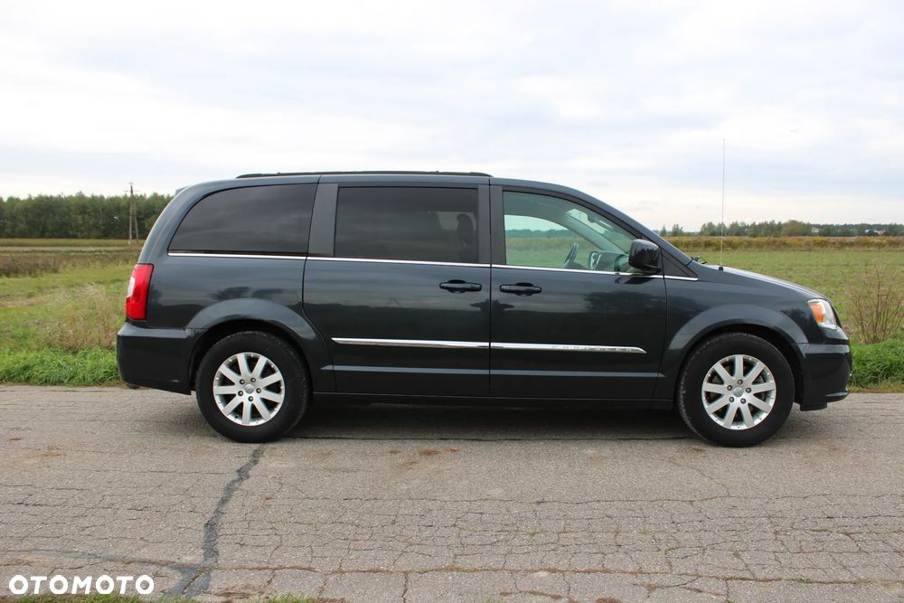 Chrysler Town & Country 3.6 Limited - 6