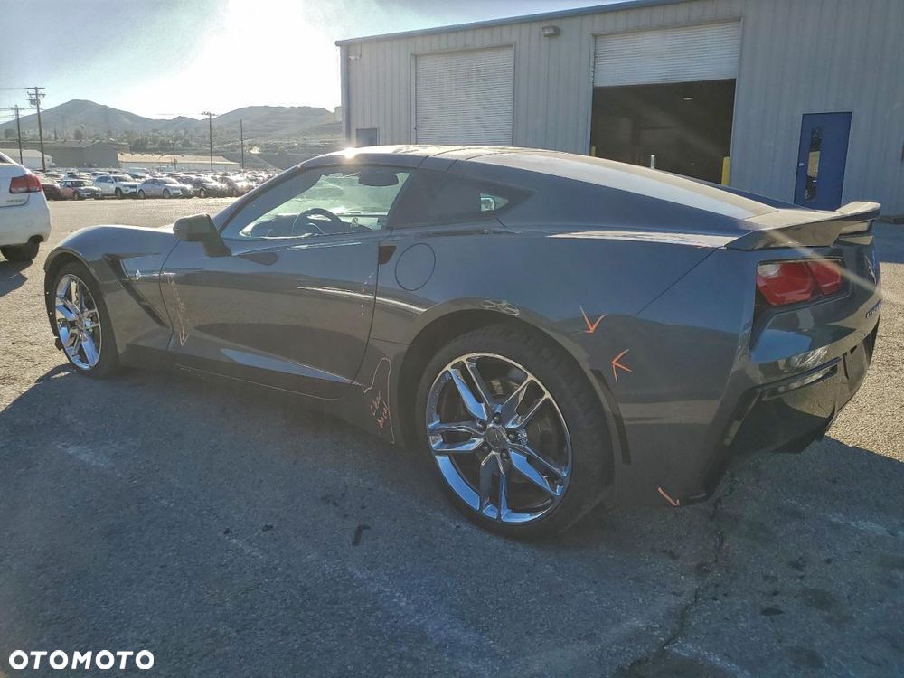 Chevrolet Corvette - 2