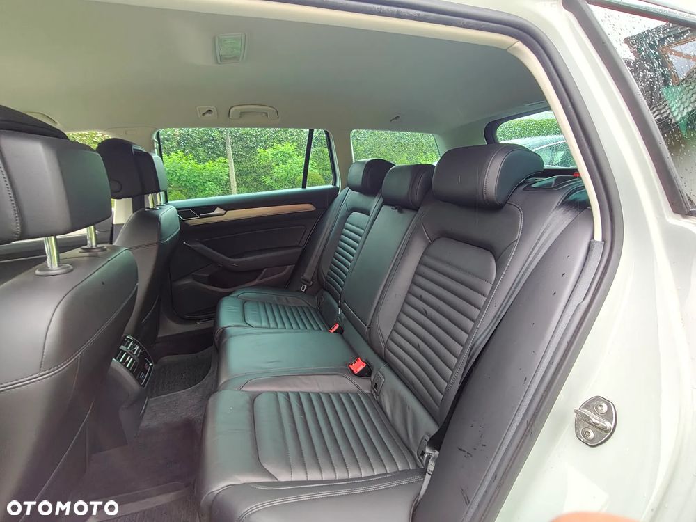 Volkswagen Passat Variant 2.0 TDI SCR DSG (BlueM Tech) Highline - 9