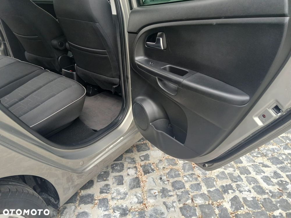 Kia Venga - 8