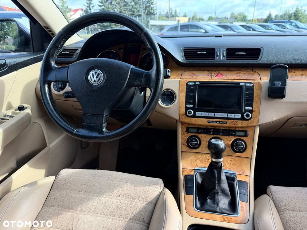 Volkswagen Passat 2.0 TDI DPF Highline - 9