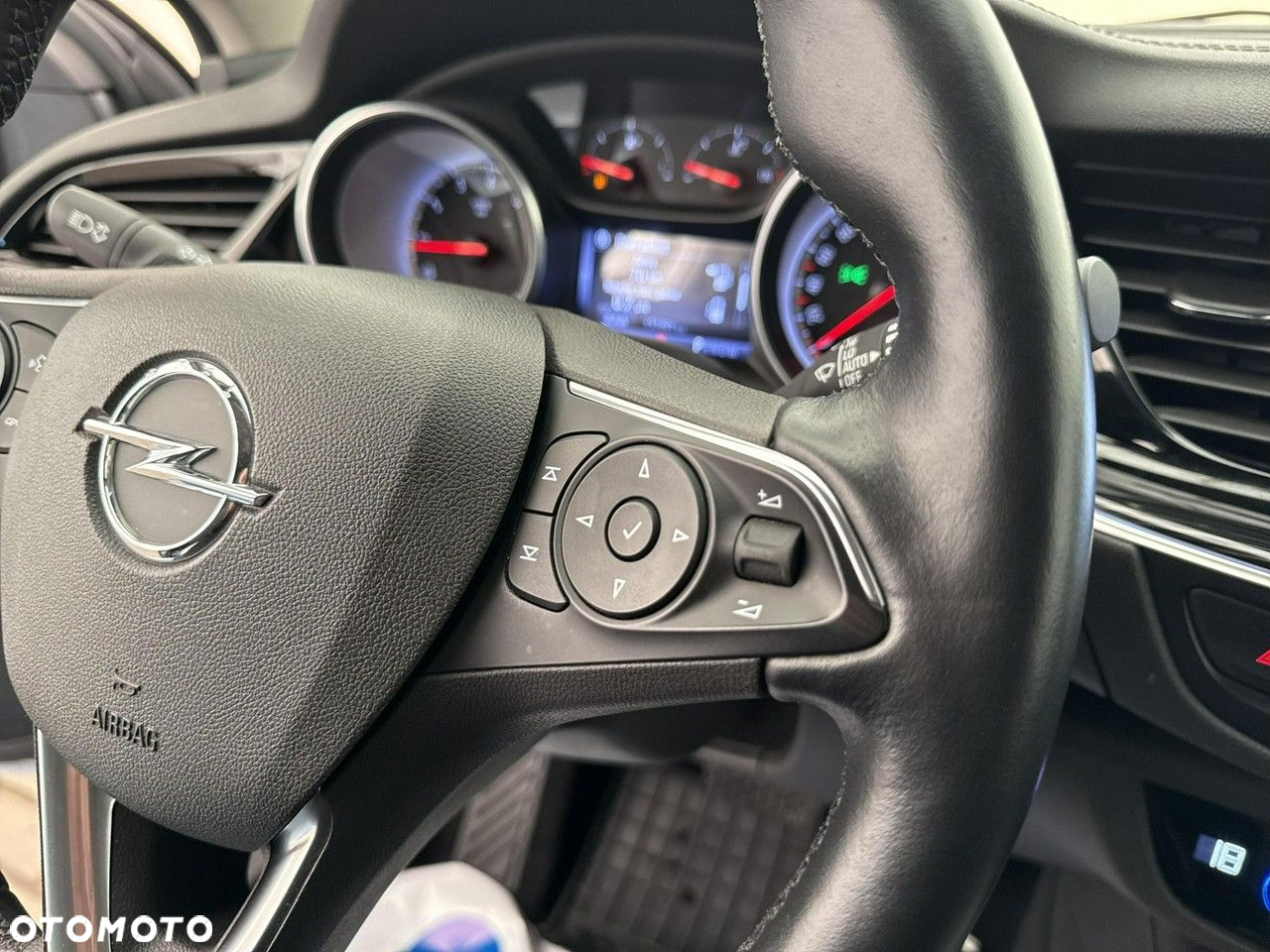 Opel Insignia - 25