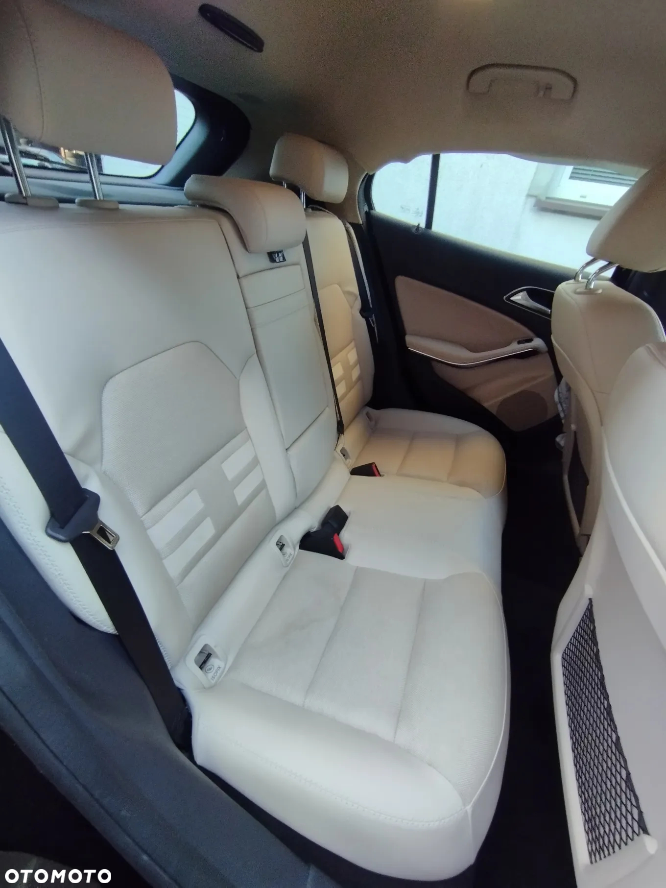 Mercedes-Benz GLA 200 - 11