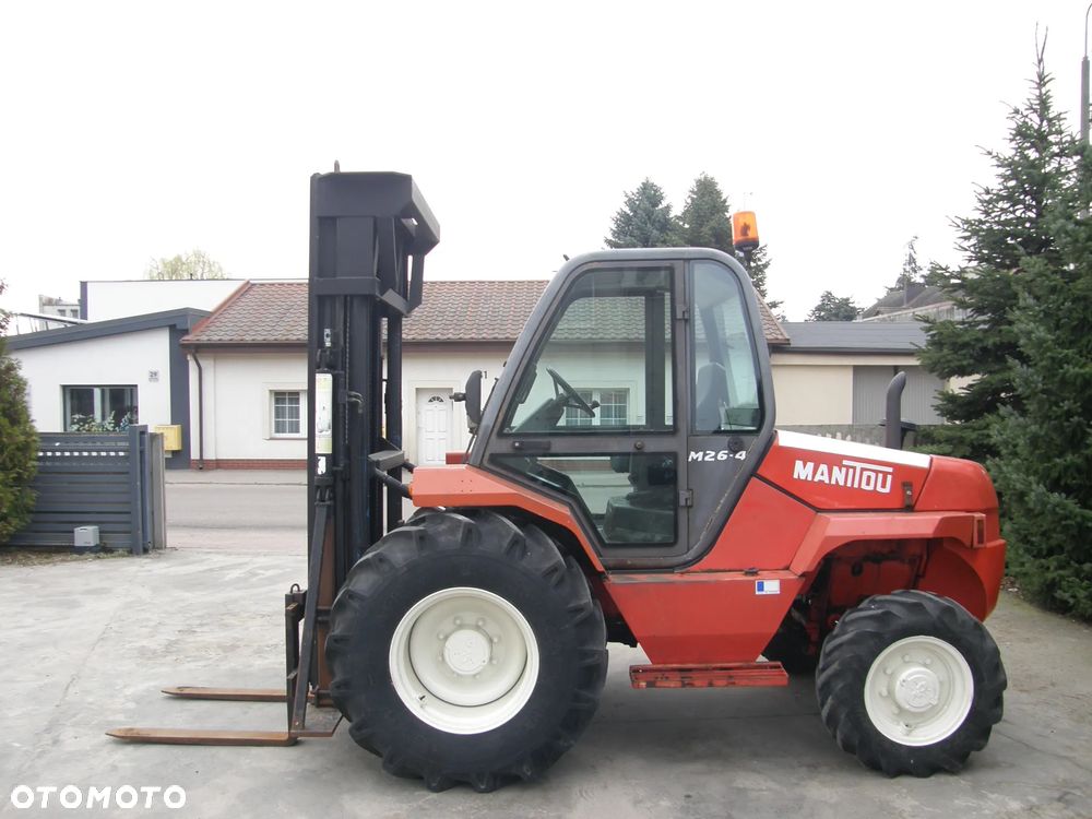 Manitou M26-4 4x4 2004 2100h maszt 10m kosz sprowadzony - 1