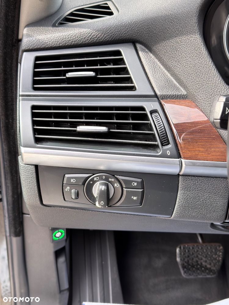BMW X5 xDrive48i - 37
