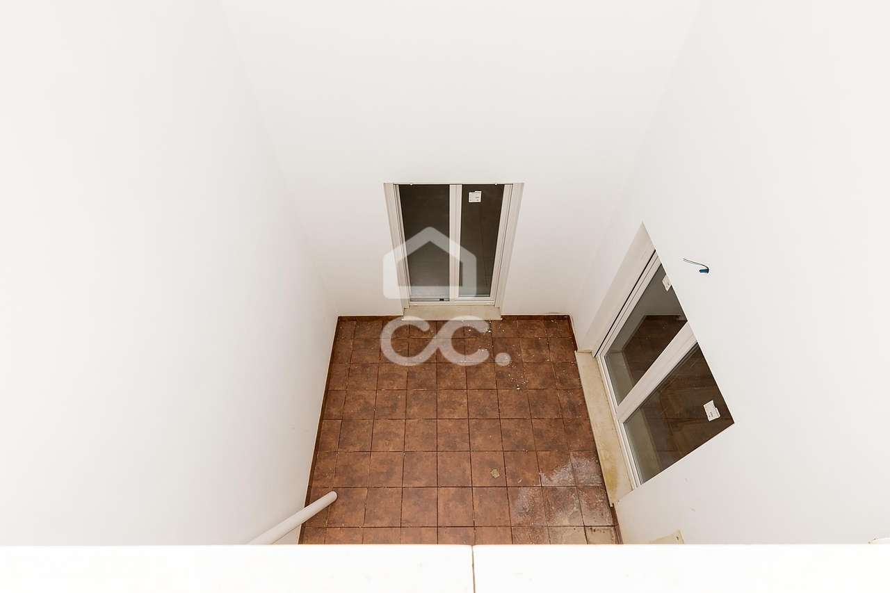 Apartamento T2+1 NOVO c/ Sótão, Terraço e Logradouro em Évora - Grande imagem: 2/15