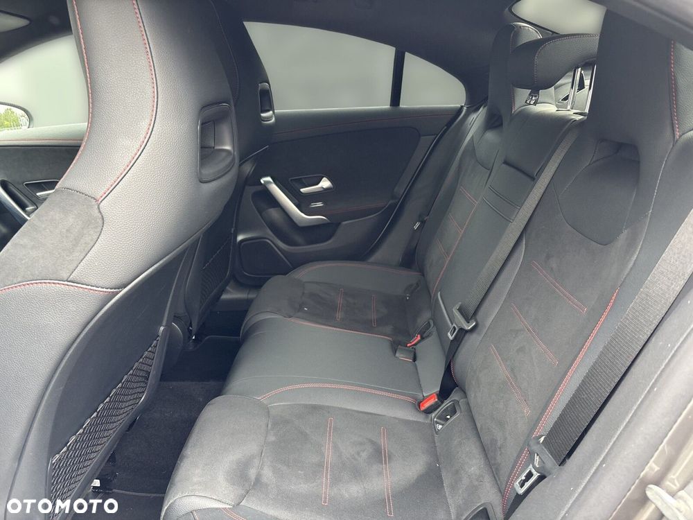 Mercedes-Benz CLA - 24