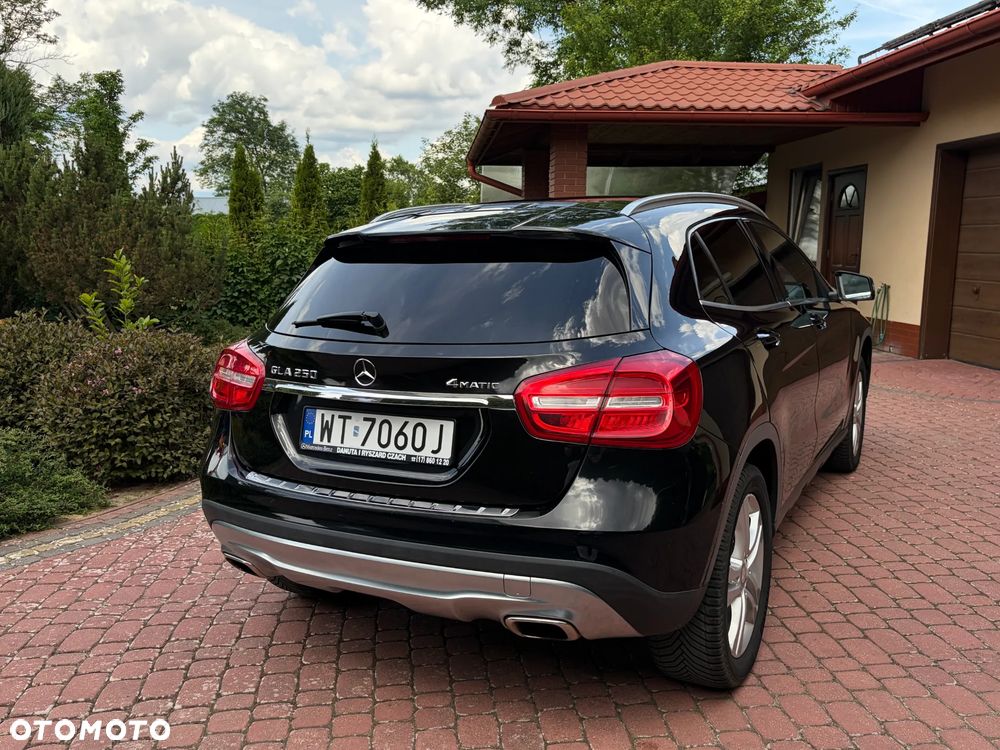 Mercedes-Benz GLA 250 4Matic 7G-DCT Urban - 10