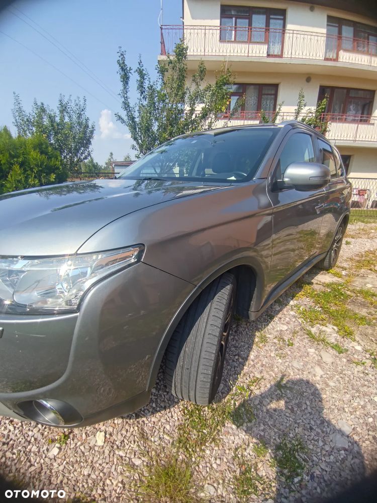 Mitsubishi Outlander - 2