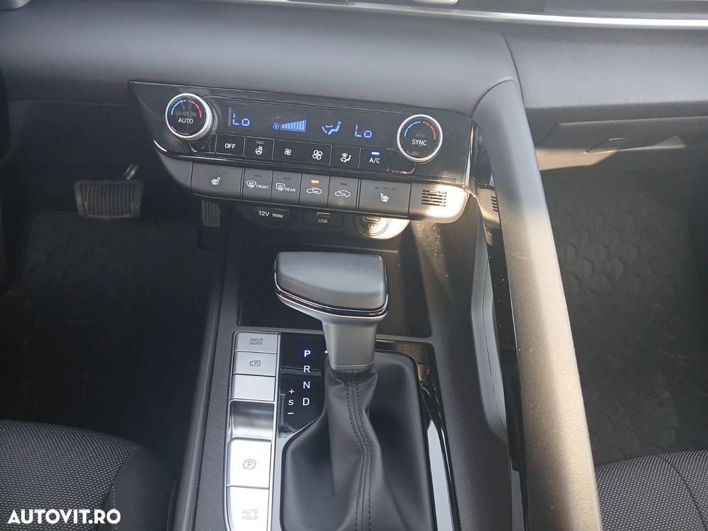 Hyundai Elantra 1.6 l 123 CP CVT Exclusive Navi - 11