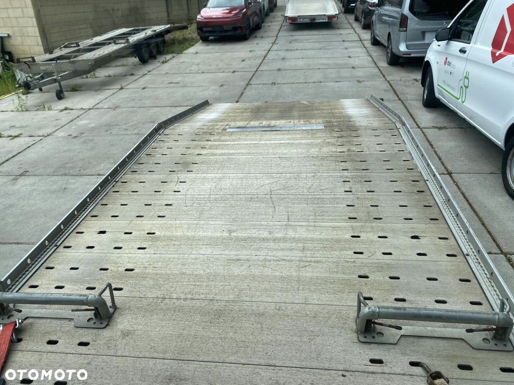 Mercedes-Benz Sprinter - 12