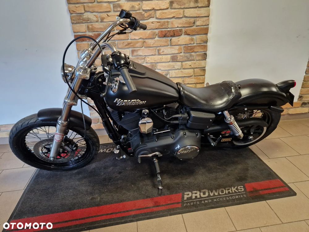 Harley-Davidson Dyna Street Bob - 11