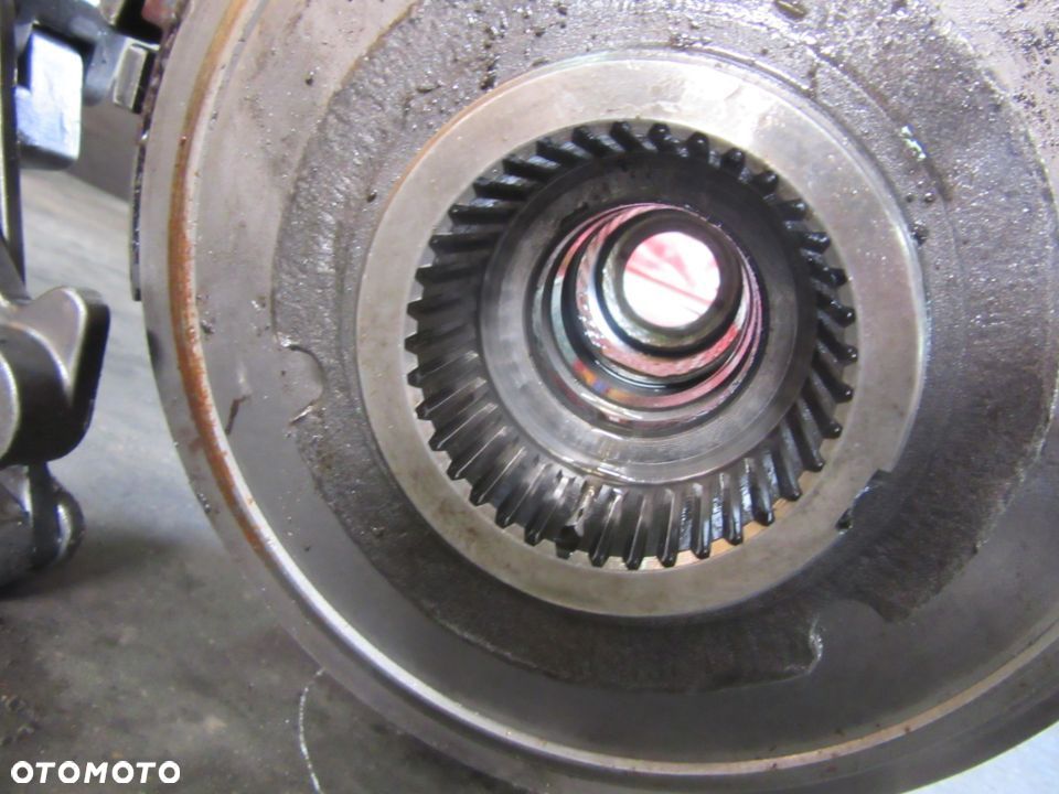 Przystawka przedniego napędu wałek RE47386 RE47384 R95449 John Deere 7600 7700 7800 - 5