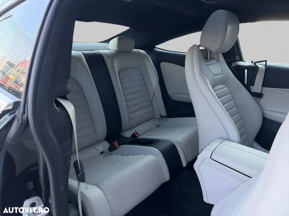 Mercedes-Benz C 400 4Matic 9G-TRONIC AMG Line Plus - 11