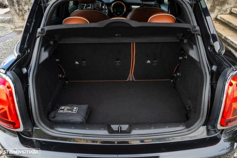 MINI 5 Portas Cooper D Auto - 44
