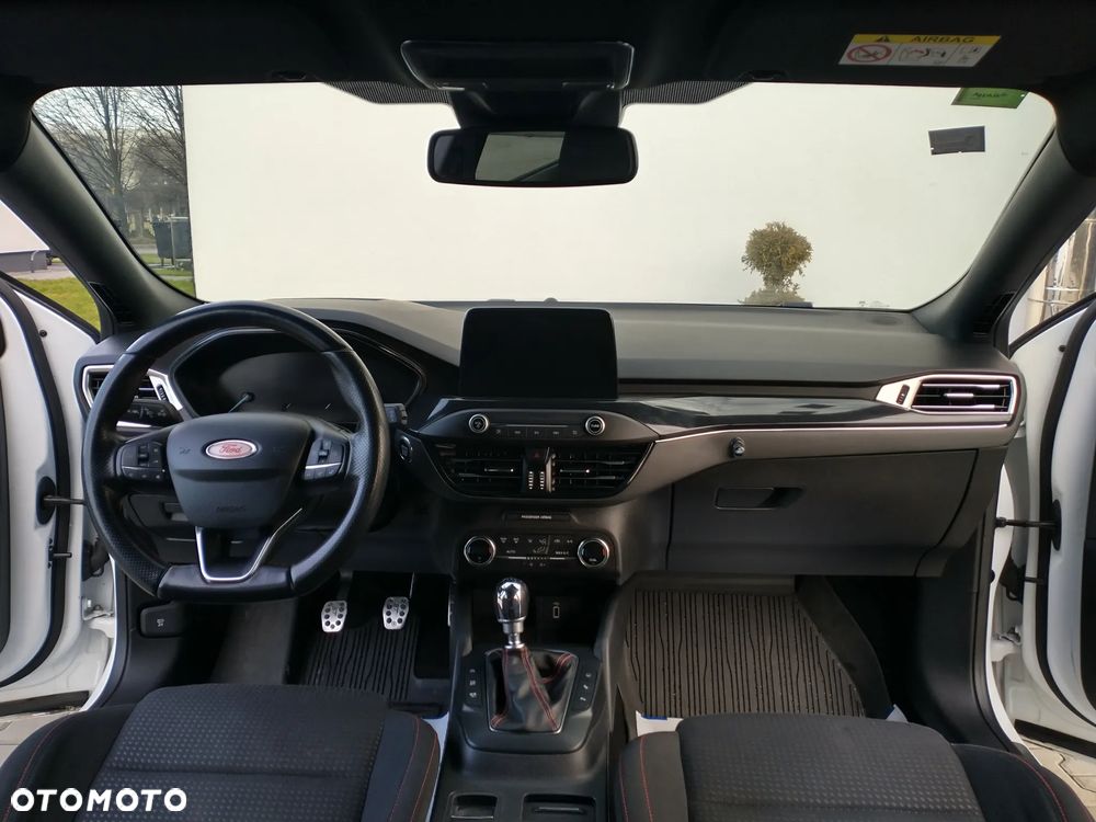 Ford Focus 1.0 EcoBoost Hybrid ST-LINE DESIGN - 3