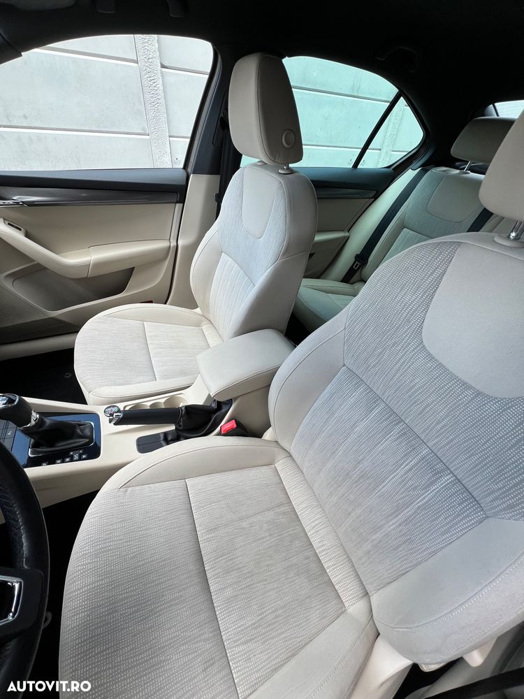 Skoda Octavia 2.0 TDI DSG Style - 17