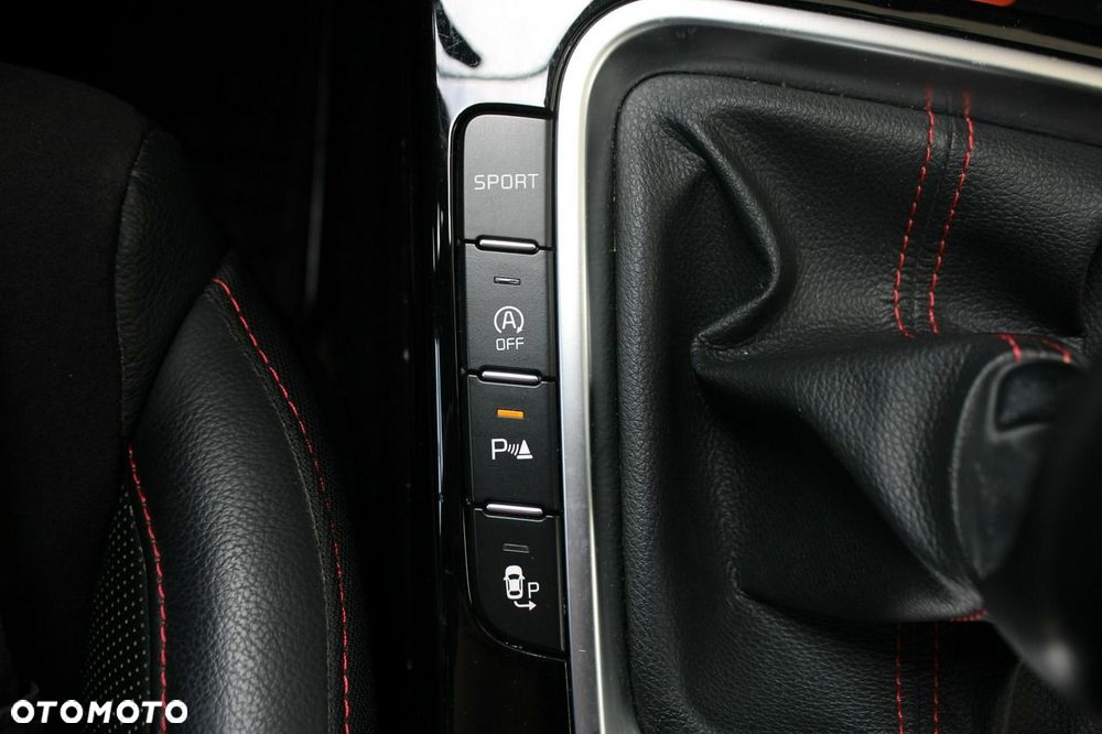 Kia Ceed 1.6 T-GDI GT - 30