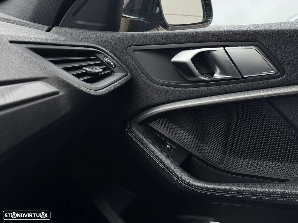 BMW 116 d Pack Desportivo M - 12