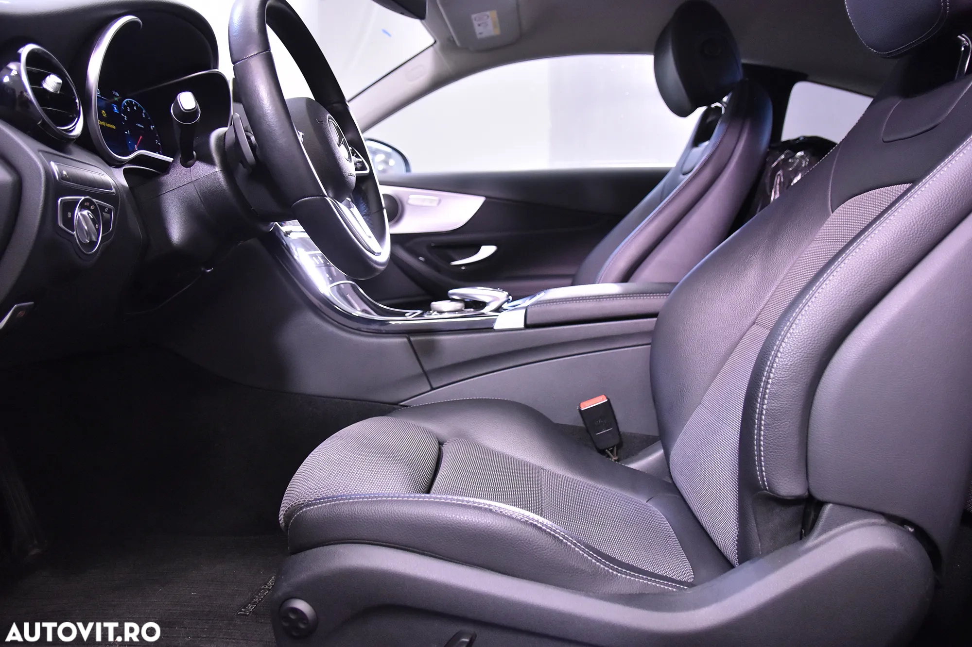 Mercedes-Benz C 200 Coupe Aut. - 23