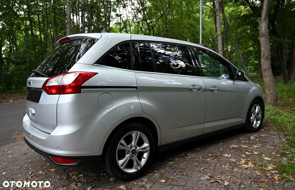 Ford Grand C-MAX - 22