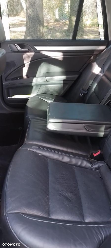 Skoda Superb 2012 photo 2