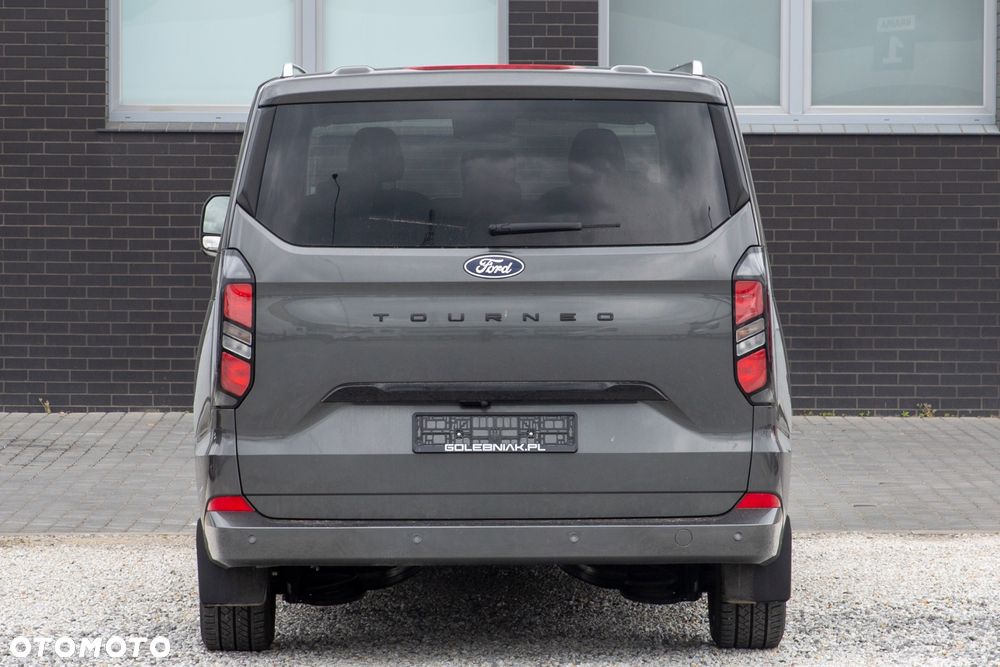 Ford Tourneo Custom - 8
