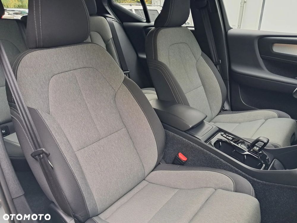 Volvo XC 40 B3 Plus Dark - 20