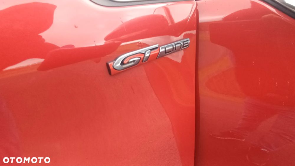 Peugeot 208 - 8